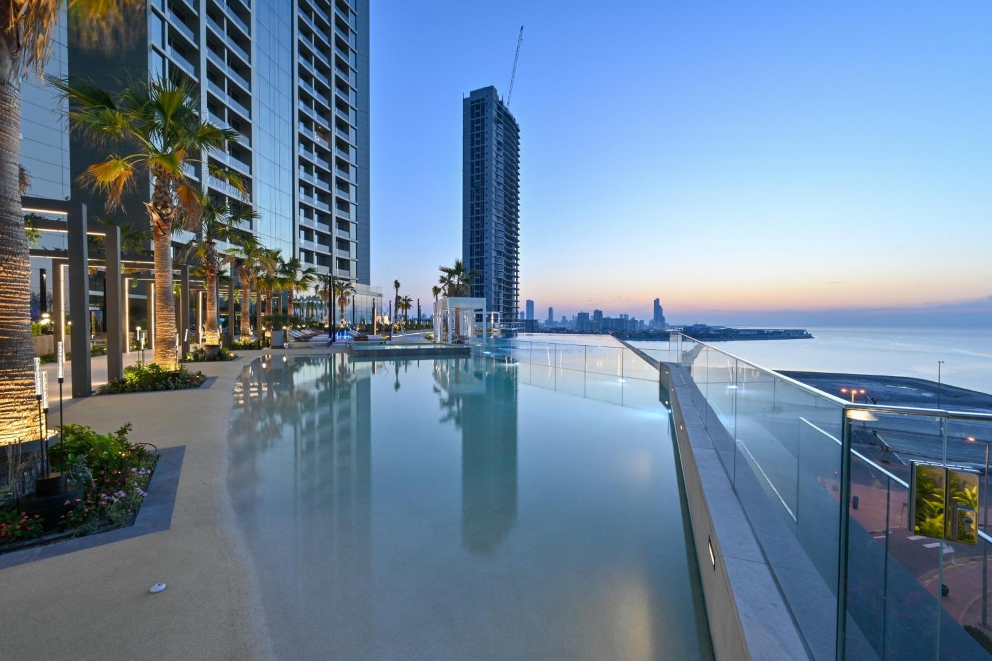 Hotel Onyx Rotana Manama Exterior foto Infinity pool at the Ritz-Carlton, DIFC