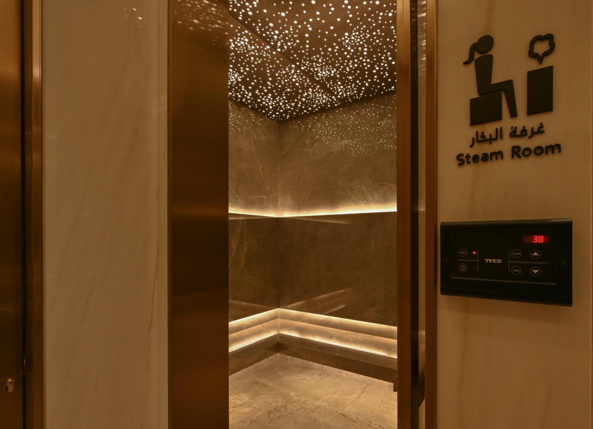 Hotel Onyx Rotana Manama Exterior foto A steam room in a hotel